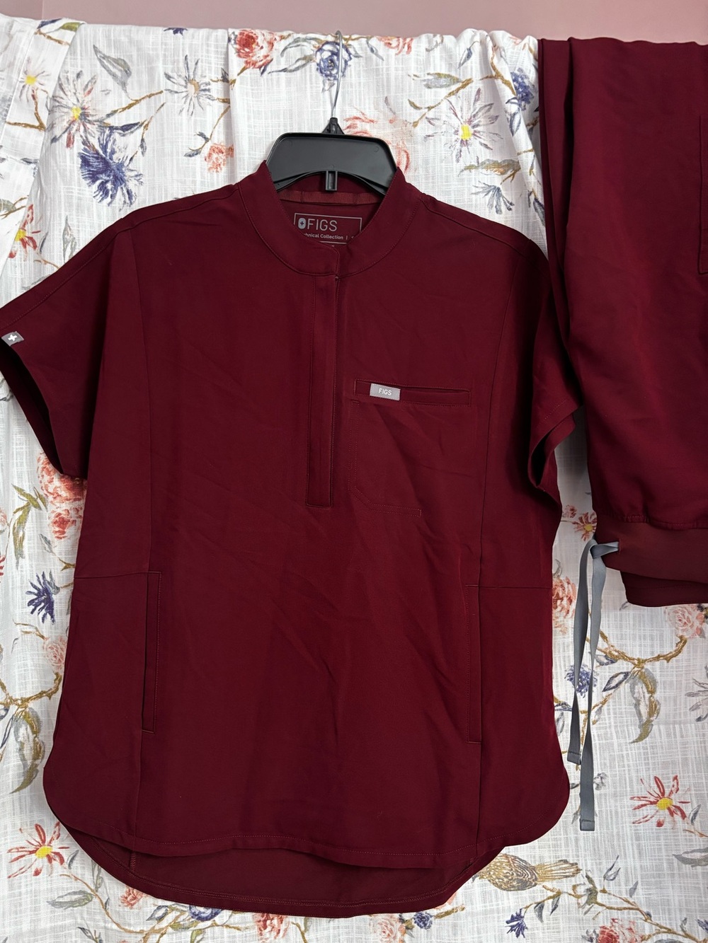 Figs Women’s Montex Relaxed Top  w/ Zamora Joggers size small Burgundy